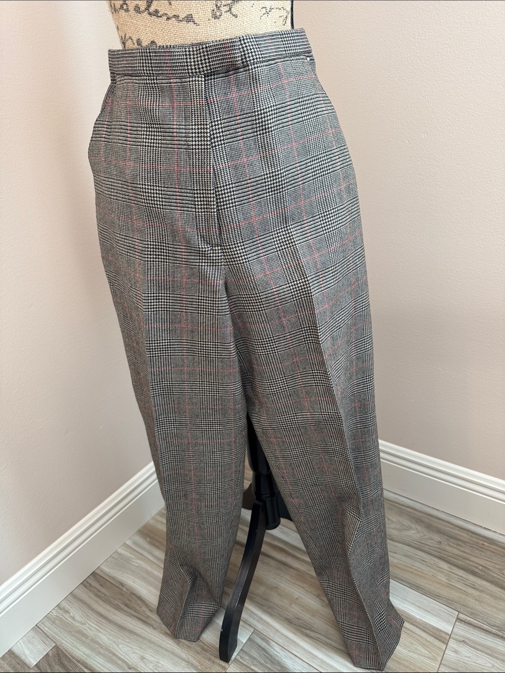 Ladies Jones of New York, Houndstooth lined slacks. Size 8P